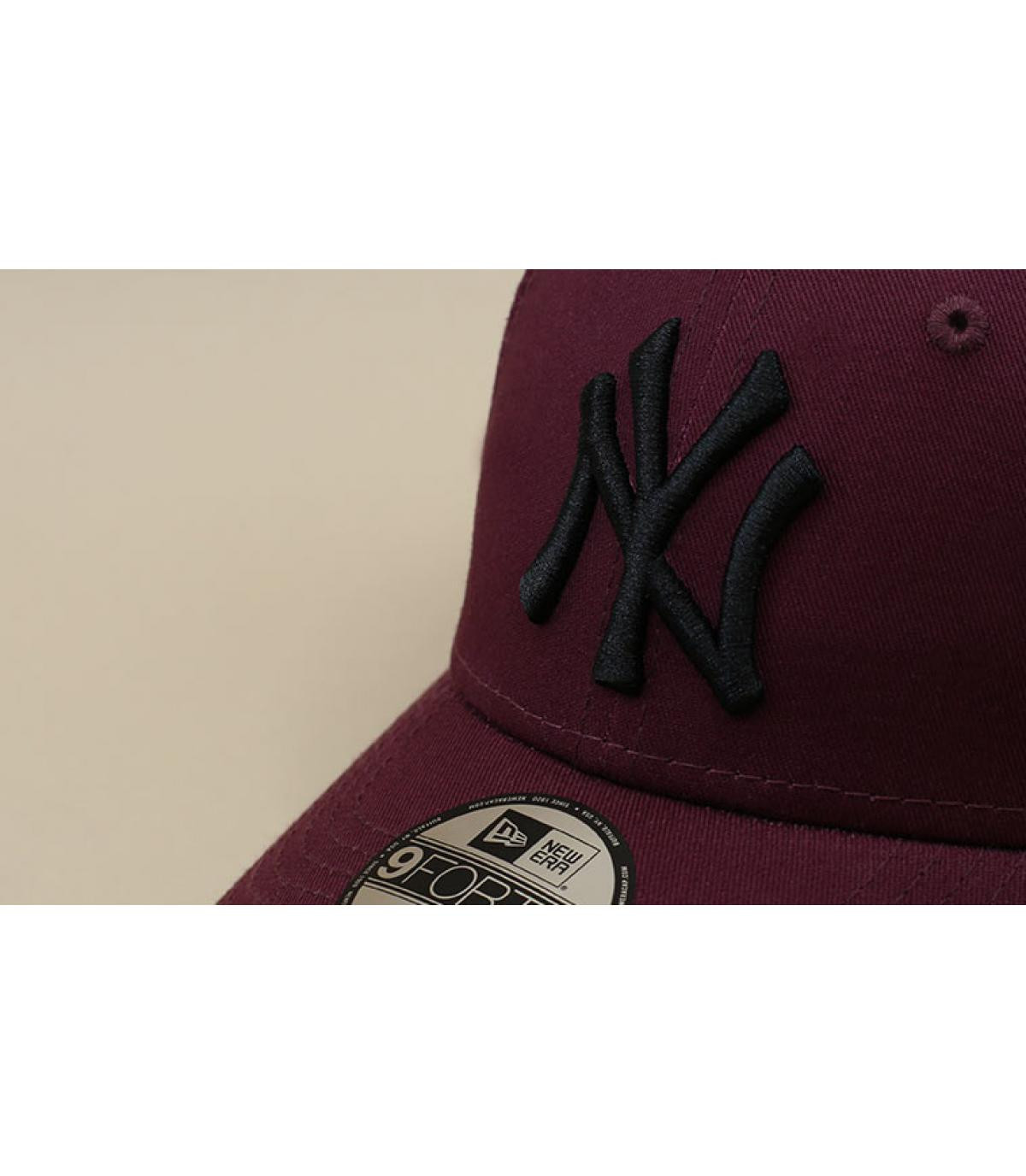 gorra NY negro granate